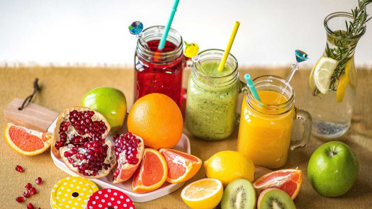 गर्मियों के ठंडे ड्रिंक्स, नींबू पानी के फायदे, आम पन्ना रेसिपी, बेल शरबत के लाभ, छाछ पीने के फायदे