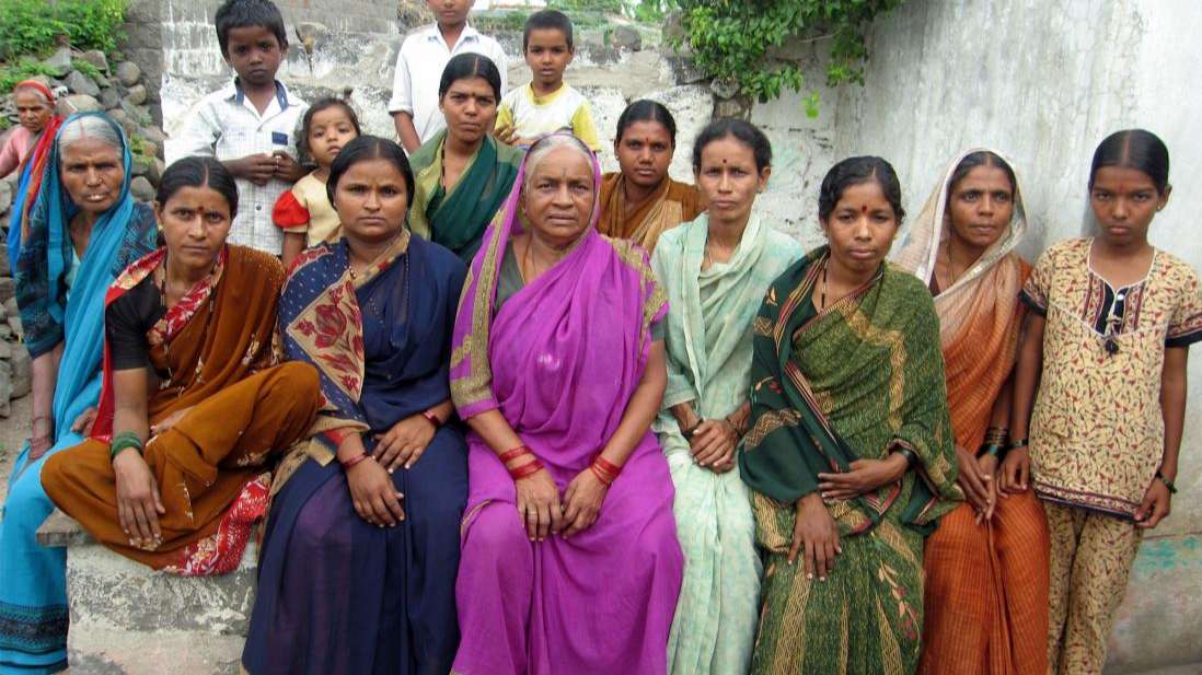 माइक्रोफाइनेंस,  ग्रामीण भारत,  आर्थिक विकास,  आर्थिक स्वतंत्रता,  महिला सशक्तिकरण,  छोटे ऋण,  गरीबी उन्मूलन,  स्वरोजगार,  शिक्षा और स्वास्थ्य,  वित्तीय साक्षरता