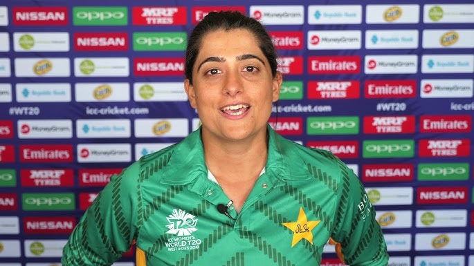 सना मीर,  आजाद कश्मीर,  कमेंट्री विवाद,  पाकिस्तान क्रिकेट,  महिला विश्व कप २०२५,  नतालिया परवेज,  राजनीतिक बयानबाजी,  आईसीसी,  सोशल मीडिया,  स्पष्टीकरण