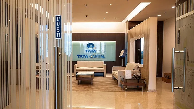 टाटा कैपिटल,  आईपीओ,  एंकर निवेशक,  एलआईसी,  4641 करोड़,  15512 करोड़,  6 अक्टूबर,  टाटा संस,  ओएफएस,  एनबीएफसी
