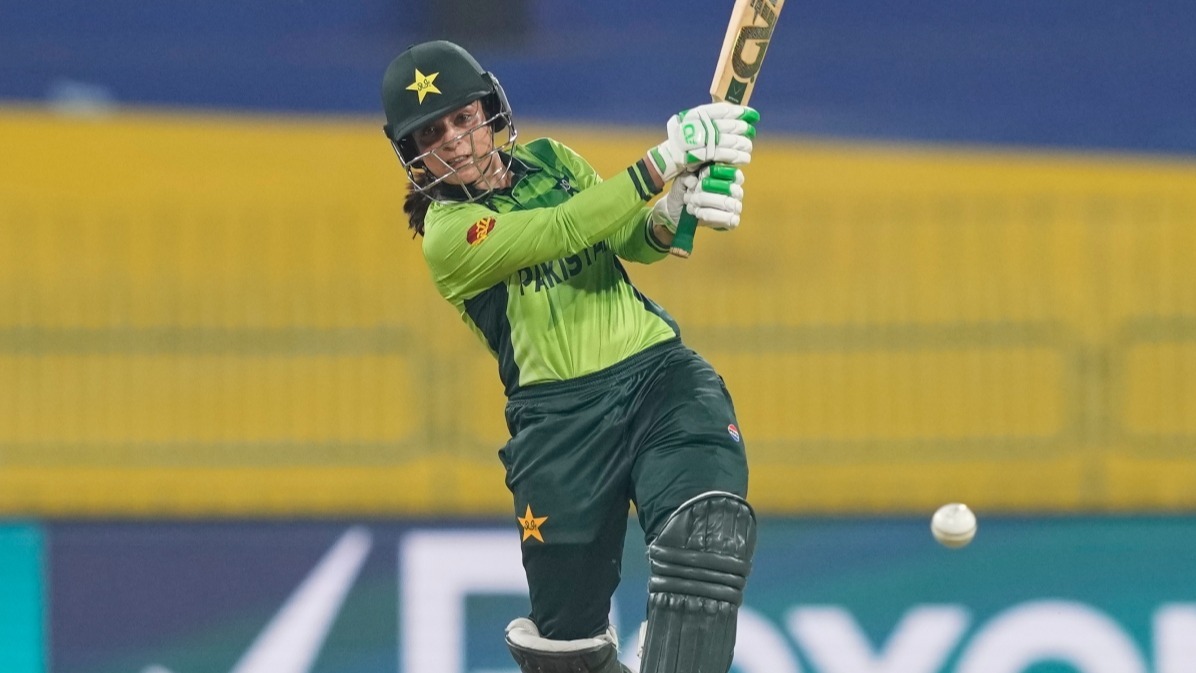 सिद्रा अमीन,  ICC,  डिमेरिट पॉइंट,  पाकिस्तानी बैटर,  फटकार,  भारत के खिलाफ,  आउट,  बैट पटका,  आचार संहिता,  क्रिकेट