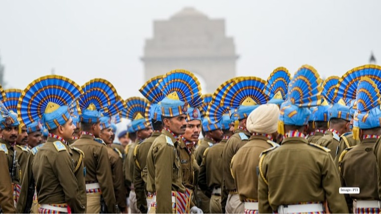 गणतंत्र दिवस 2026 परेड,  रिपब्लिक डे टिकट बुकिंग,  ऑनलाइन परेड टिकट कैसे बुक करें,  कर्तव्य पथ परेड शेड्यूल,  आमंत्रण पोर्टल रक्षा मंत्रालय,  दिल्ली परेड टिकट काउंटर,  गणतंत्र दिवस मुख्य अतिथि 2026,  बीटिंग रिट्रीट टिकट की कीमत,  गणतंत्र दिवस परेड का समय,  26 जनवरी परेड टिकट 2026