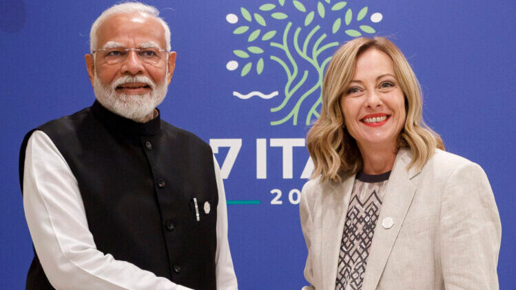 मोदी मेलोनी टॉफी गिफ्ट खबर,  गलत भारतीय स्टॉक में तेजी,  शेयर बाजार समाचार हिंदी,  पीएम मोदी और जॉर्जिया मेलोनी मुलाकात,  वायरल निवेश ट्रेंड हिंदी,  निवेशकों की गलती से बढ़ा शेयर,  भारतीय शेयर बाजार अपडेट,  बिजनेस न्यूज हिंदी स्टॉक मार्केट,  सोशल मीडिया का बाजार पर असर
